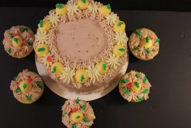 The Lemon-Berry Solstice cake and cupcakes